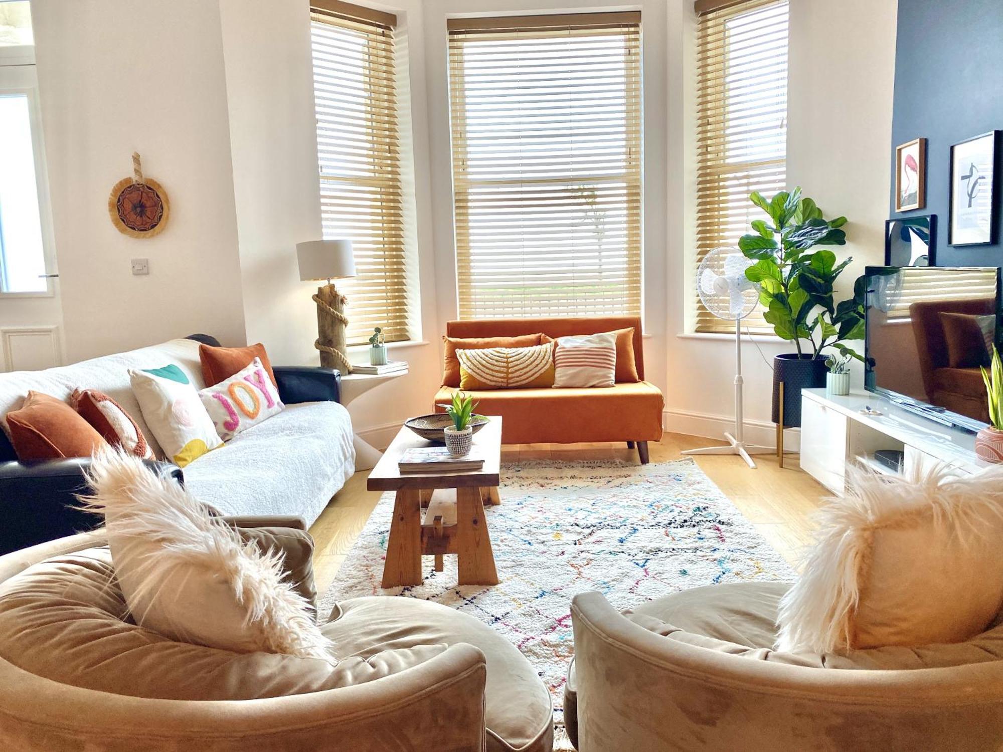 וורטינג Stunning 2 Bed Apartment Sea Views And Parking מראה חיצוני תמונה