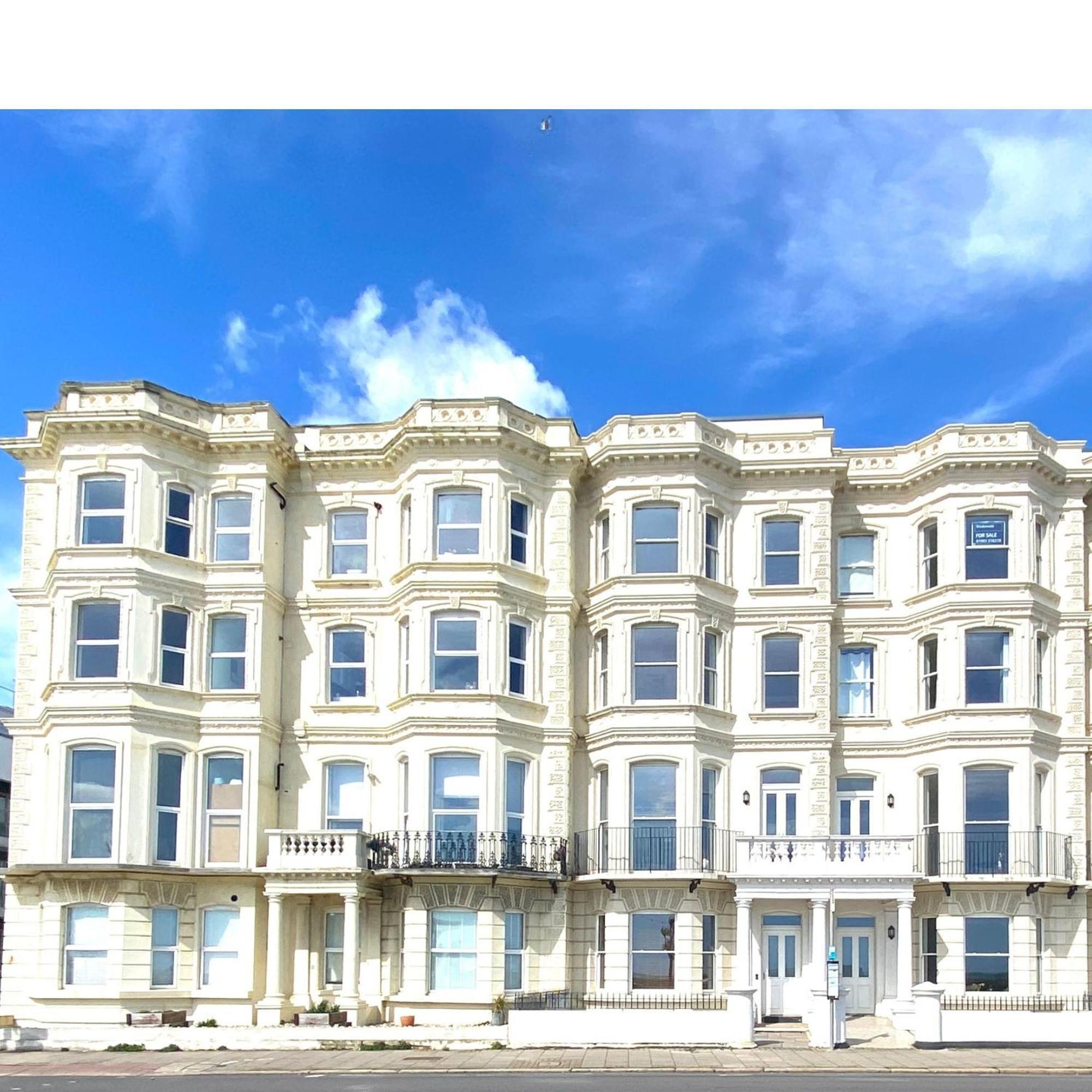 וורטינג Stunning 2 Bed Apartment Sea Views And Parking מראה חיצוני תמונה